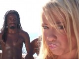Vidéo porno mobile : Deux salopes gangbanguées par deux grands black